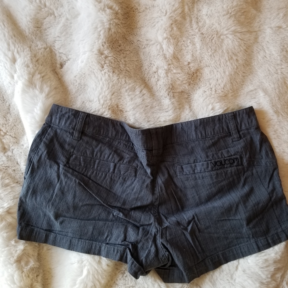 Volcom shorts - Picture 6 of 7